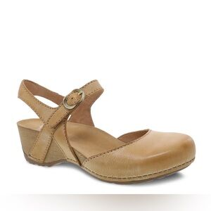 Dansko Tiffani Sandal: Beige EU 42